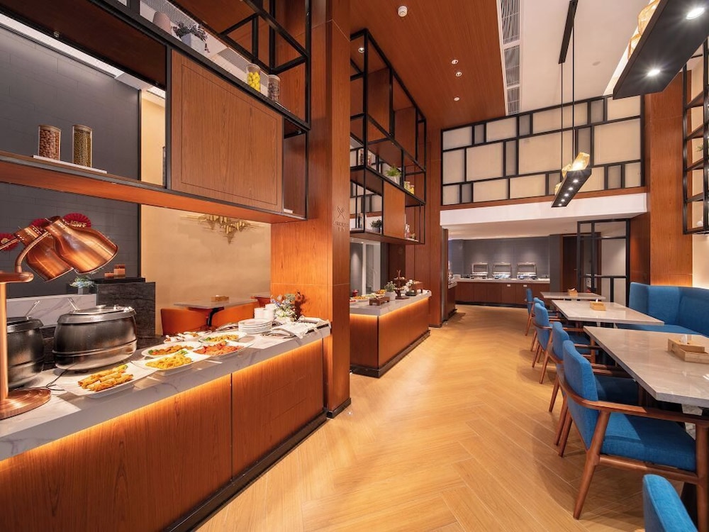 Trendy Romantic Hotel Guangzhou Panyu Qiaonan Aoyuan Plaza Branch - Free Deliver Service to Canton Fair Complex During Canton Fair Period