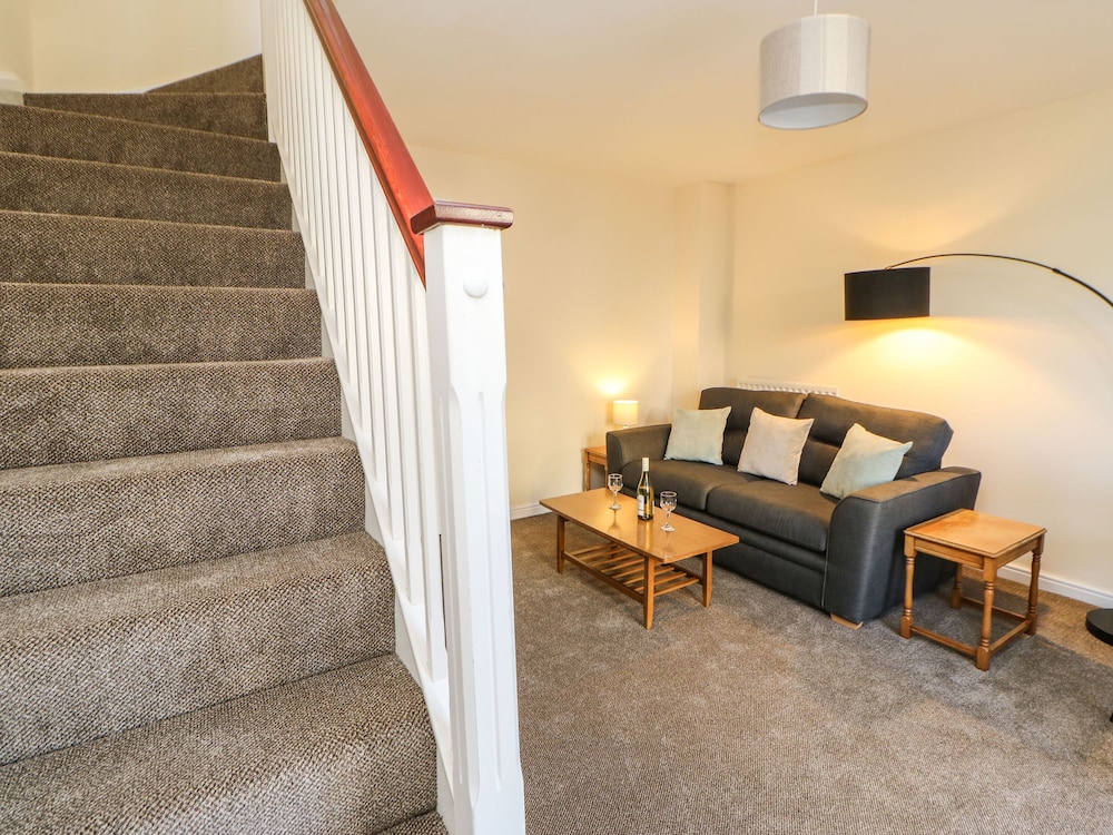 66 Dale Grove
