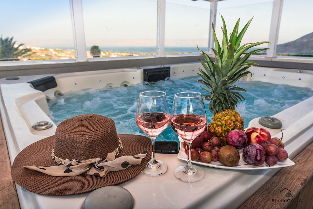 Country Suites with Jaccuzzi & Pool