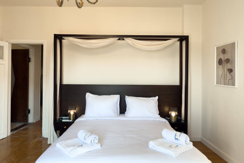Xuru Stays I The 2bdr Crimson Crib @ The Heart Of Heliopolis