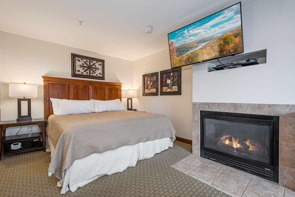 Suites at Silver Tree A123 view 4