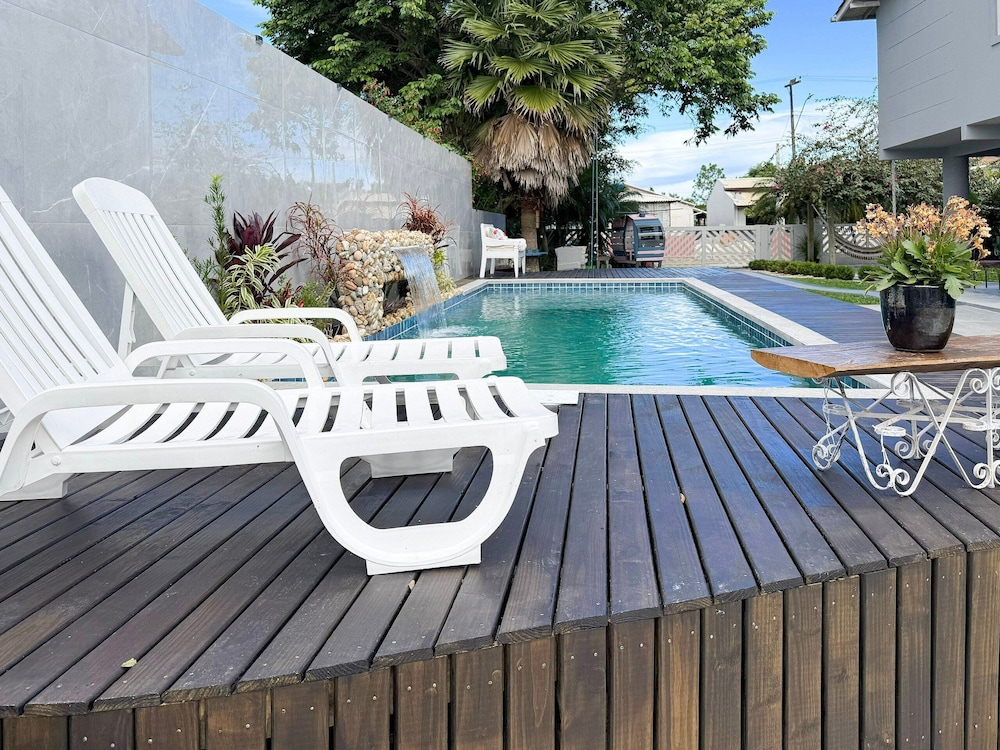Ampla Casa com Piscina Ponta do Papagaio