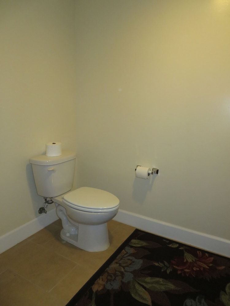 2 Bed 2 Bath in Studio City
