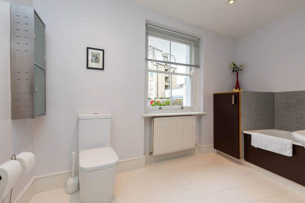 2 Bedroom 2 Bathroom Victorian Maisonette in Barbican