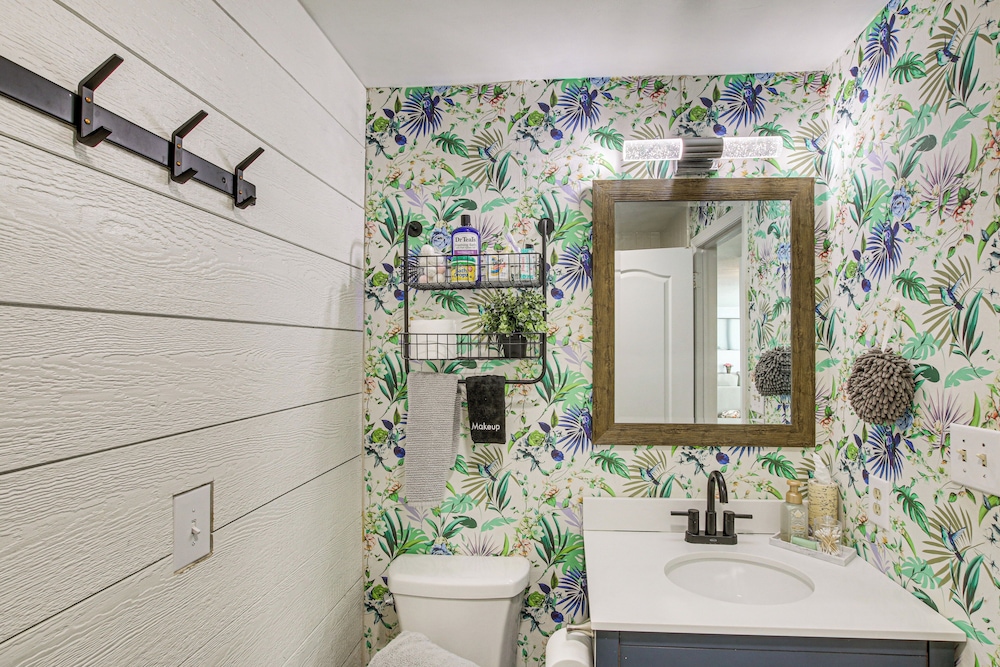 Family Home w/ Games & Fenced Yard in South Ogden