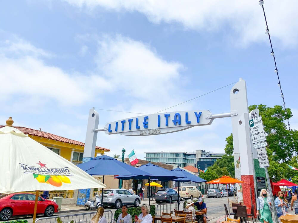 International Travelers House Hostel \- Downtown San Diego Little Italy.
