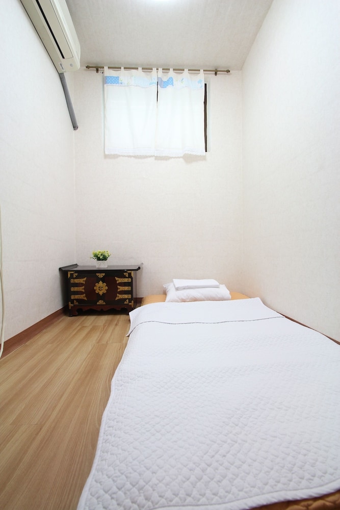 iCOS Guesthouse 1 for Female - Hostel