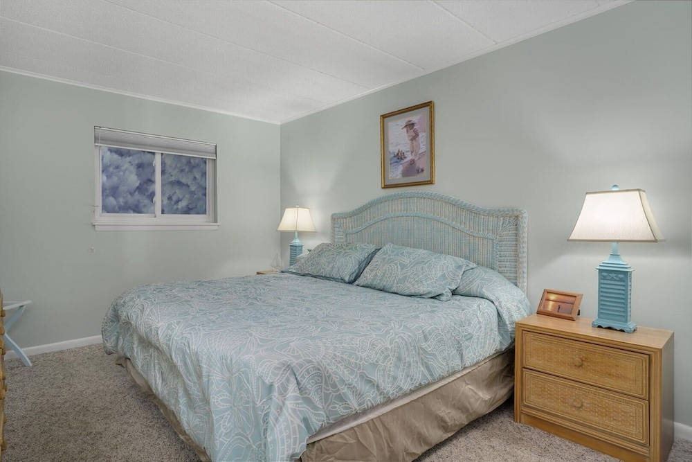 Thunder Island 139d 2 Bedroom Condo by RedAwning view 4