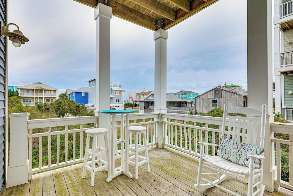 Walk to Beach: Coastal Carolina Home w/ Decks!