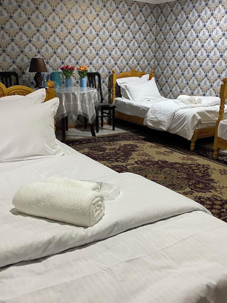 Family Guest House Parivash