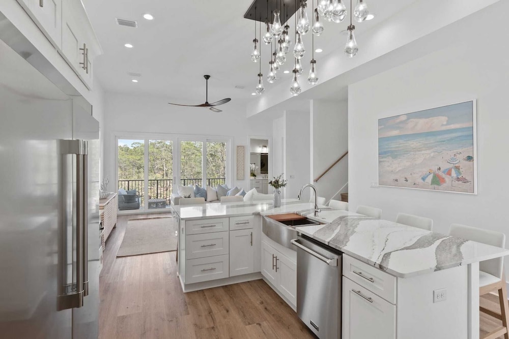 Pool, Hot Tub, Firepit, Walk to Beach Near Gulf Place