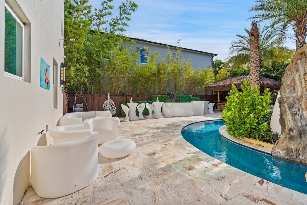 20 Bedroom Hollywood Themed Mansion Private Pool+Lazy River 20 Home