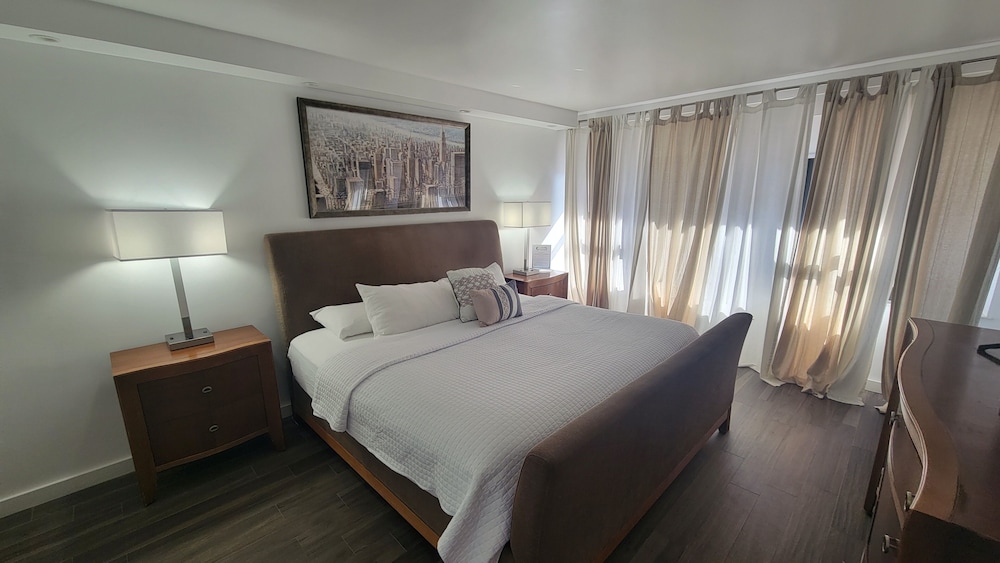 Alexander 617 2 Bedroom Apts by Redawning - Image 5