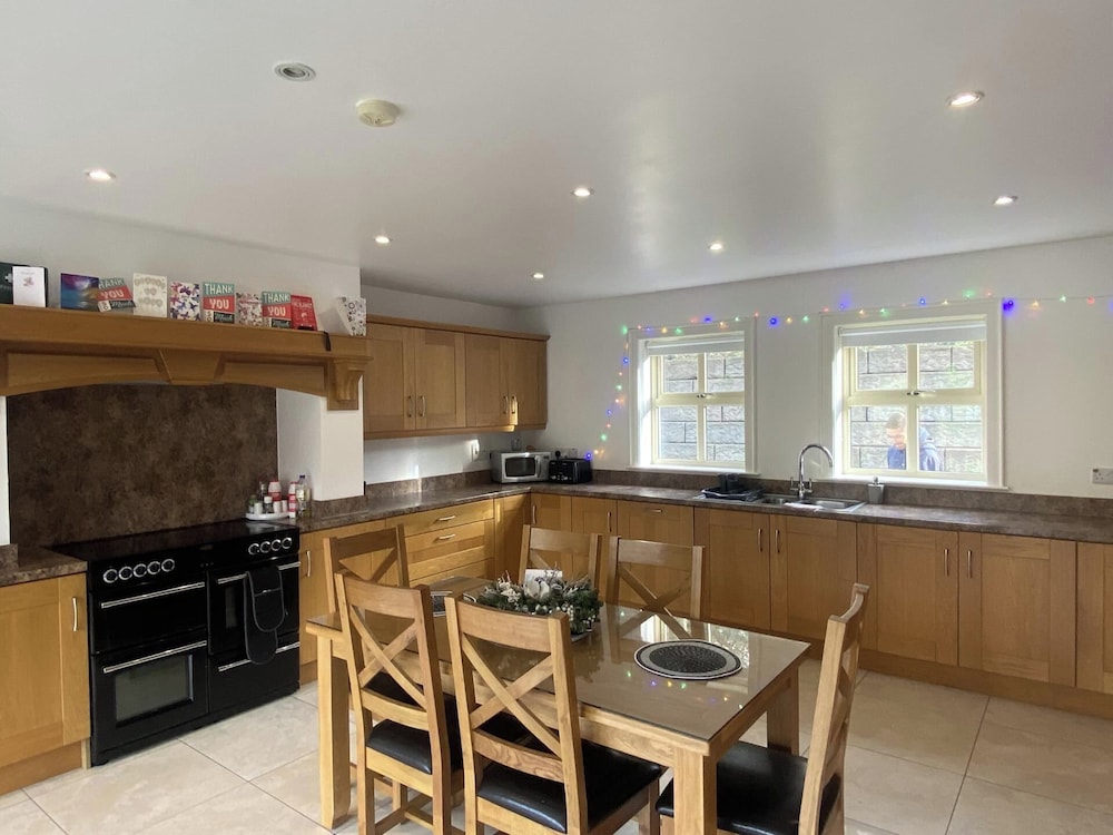 Mountain View Retreat in Rostrevor With hot Tub