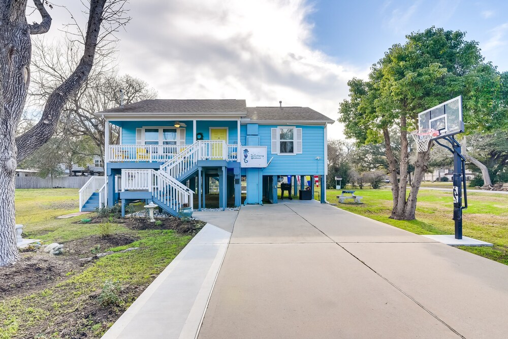 Galloping Seahorse Seabrook Home ~ 4 Mi to Nasa! view 2