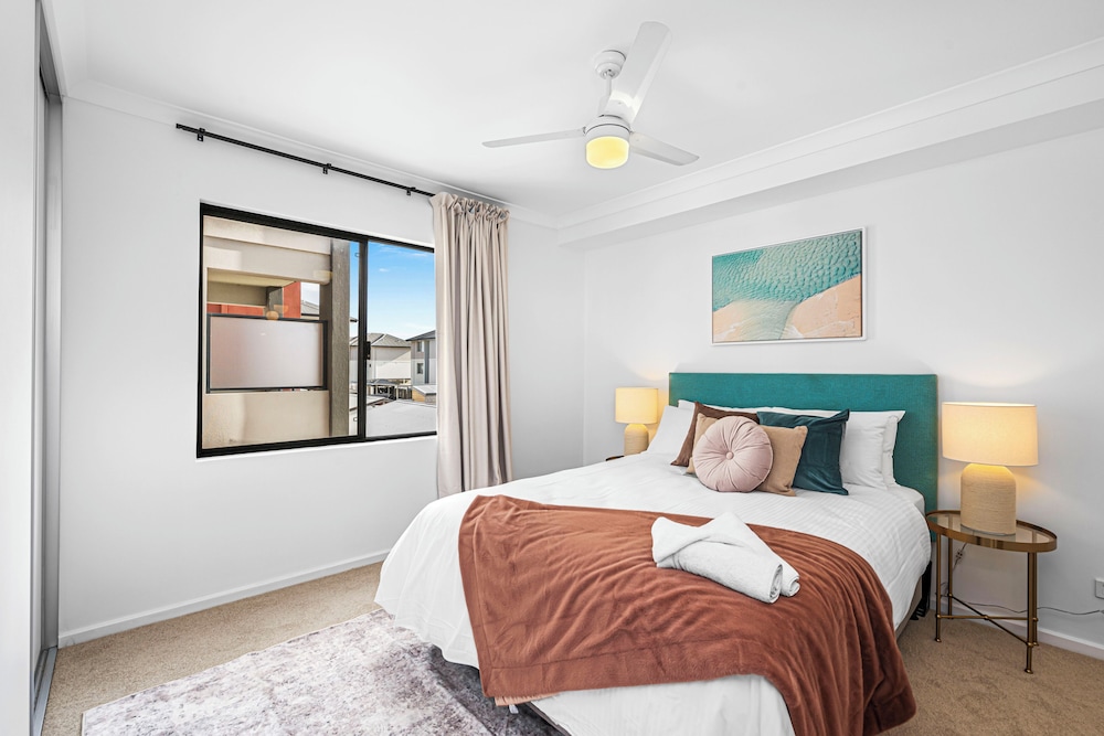 Stylish 2BR With Wi-fi 100 Mbps TV big 75 Inch