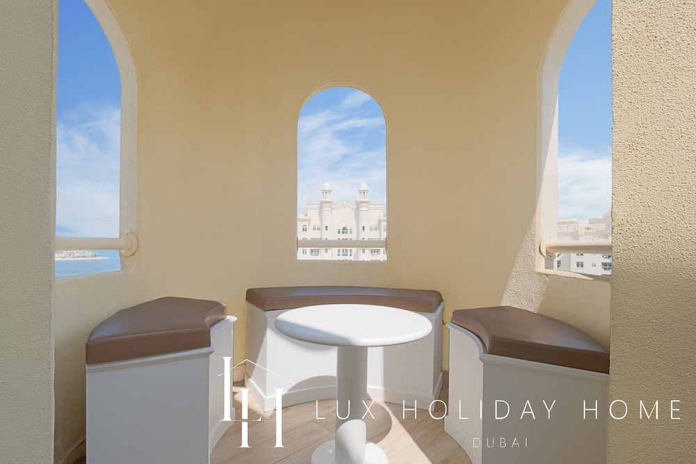 LUX The Shoreline Sea View Suite