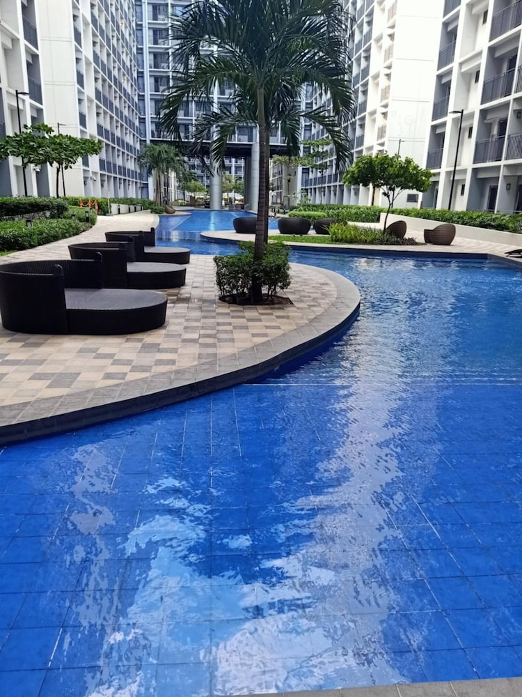 Len's Den2 1BR Condo Mall of Asia, Pasay Manila