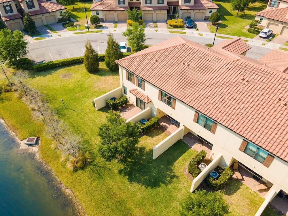 Come and Stay at the Best of Championsgate!