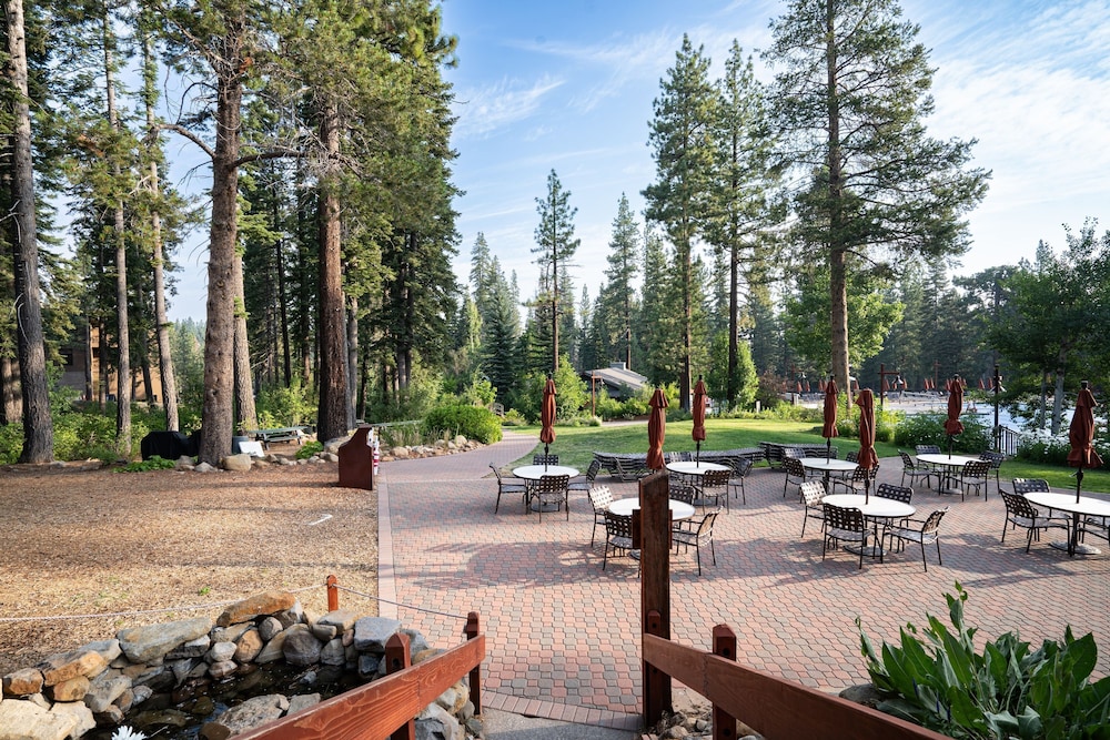 Wolfe by Avantstay 5mins Northstar w Hot Tub Fireplace 2 Private Decks