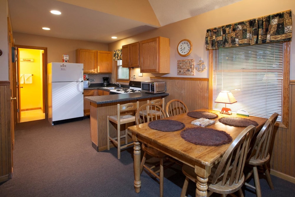 Goshorn Lake Cottages