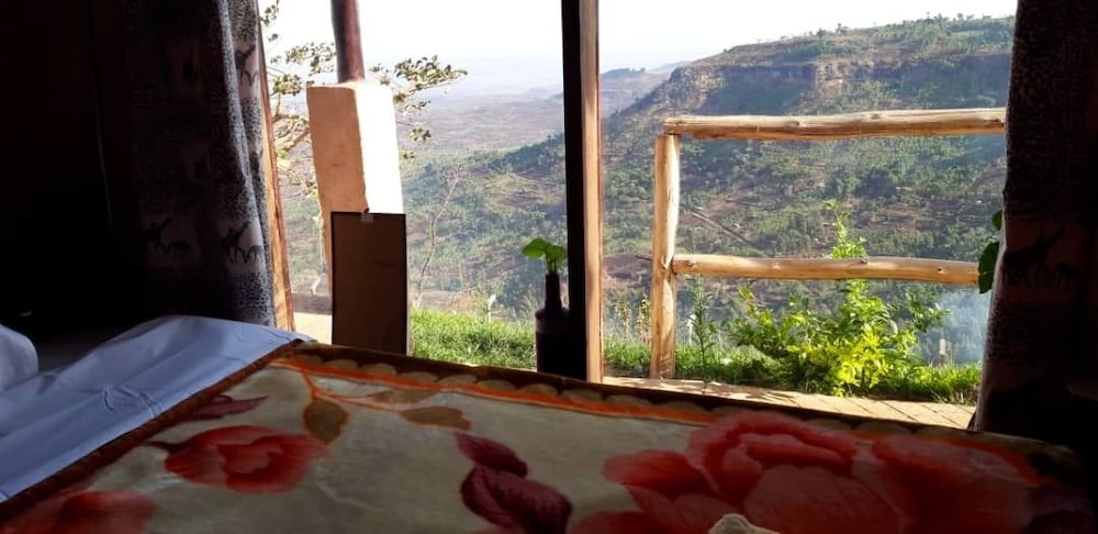 Rafiki Lodge Sipi view 5