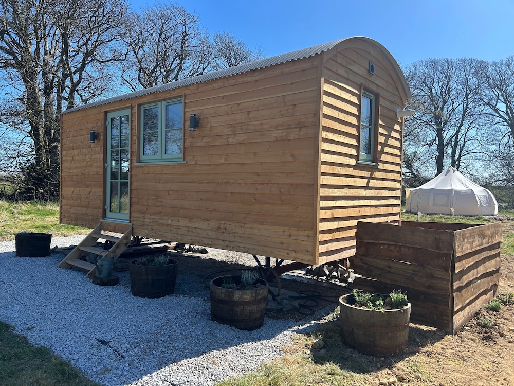 Luxury Shepherds Hut Near Glamorgan Coast