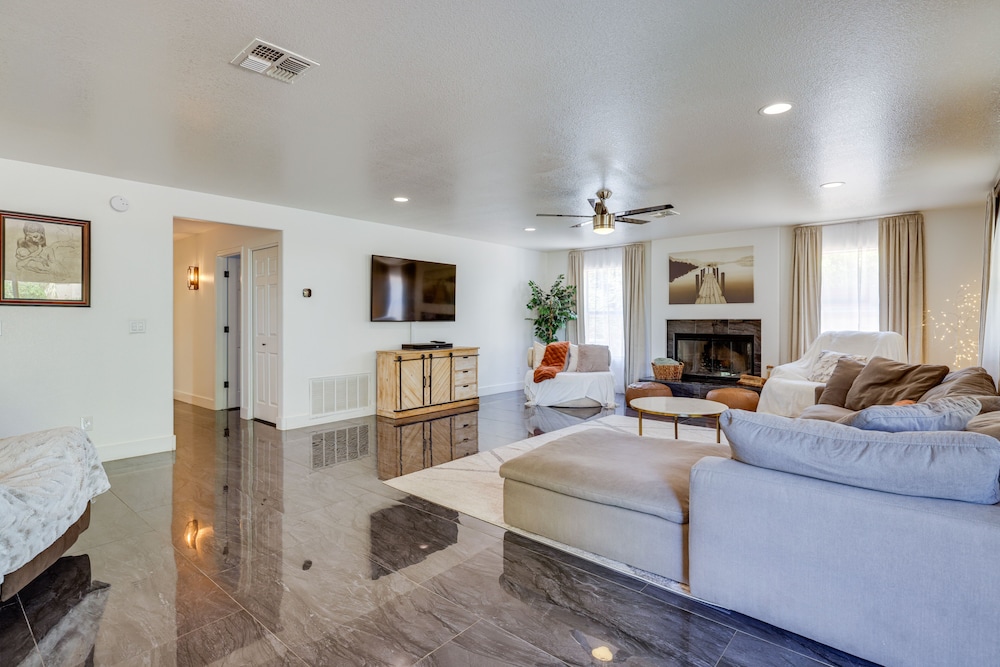 Luxe Phoenix Home w/ Pool + Basketball Court!