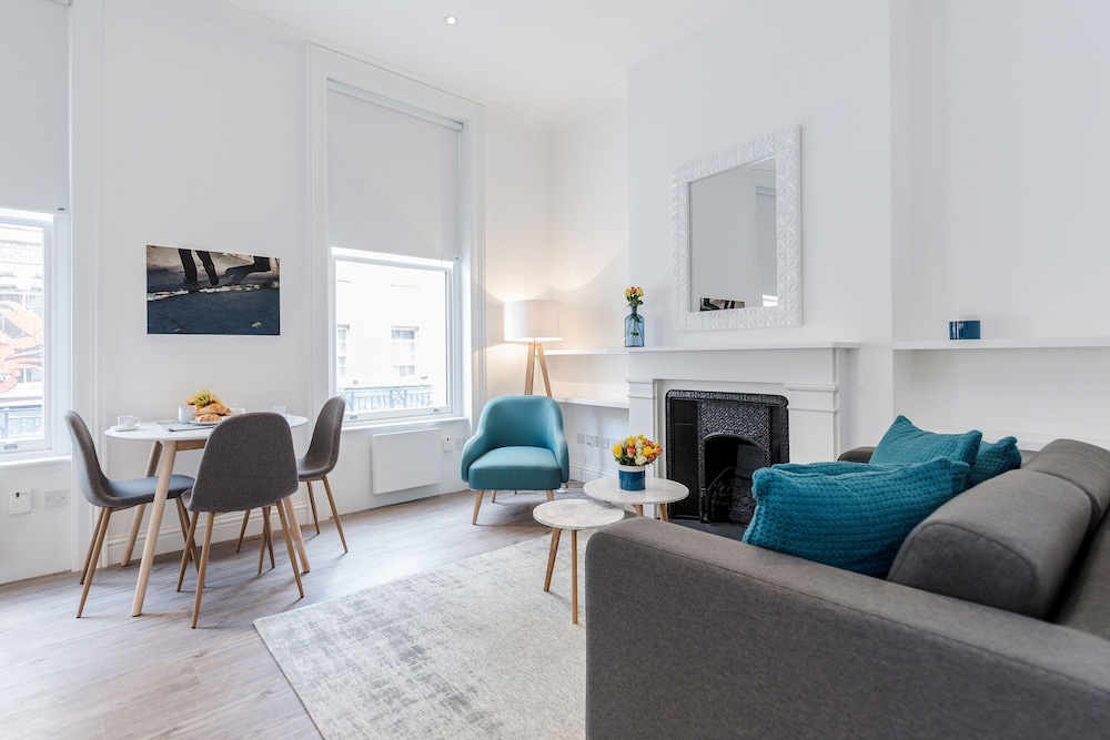 Soho Apartments by BaseToGo