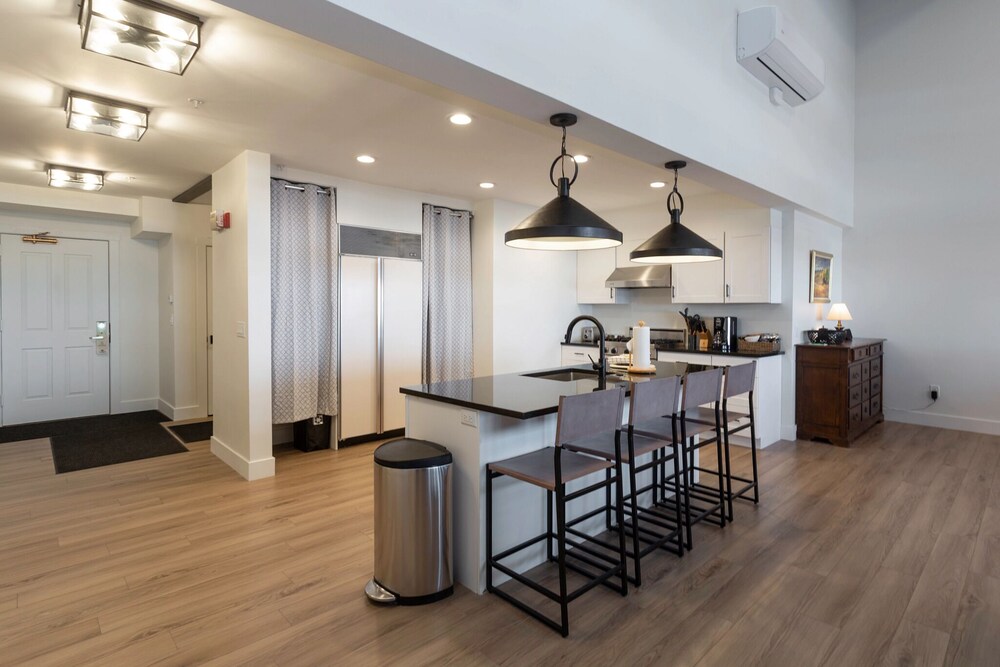 Trail's End Lodge at Deer Valley Resort - Three Bedroom Residence with Den and Spa #303 3 Condo