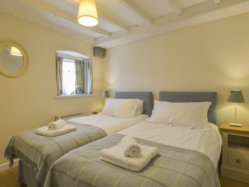 St Aubyn Cottage view 3