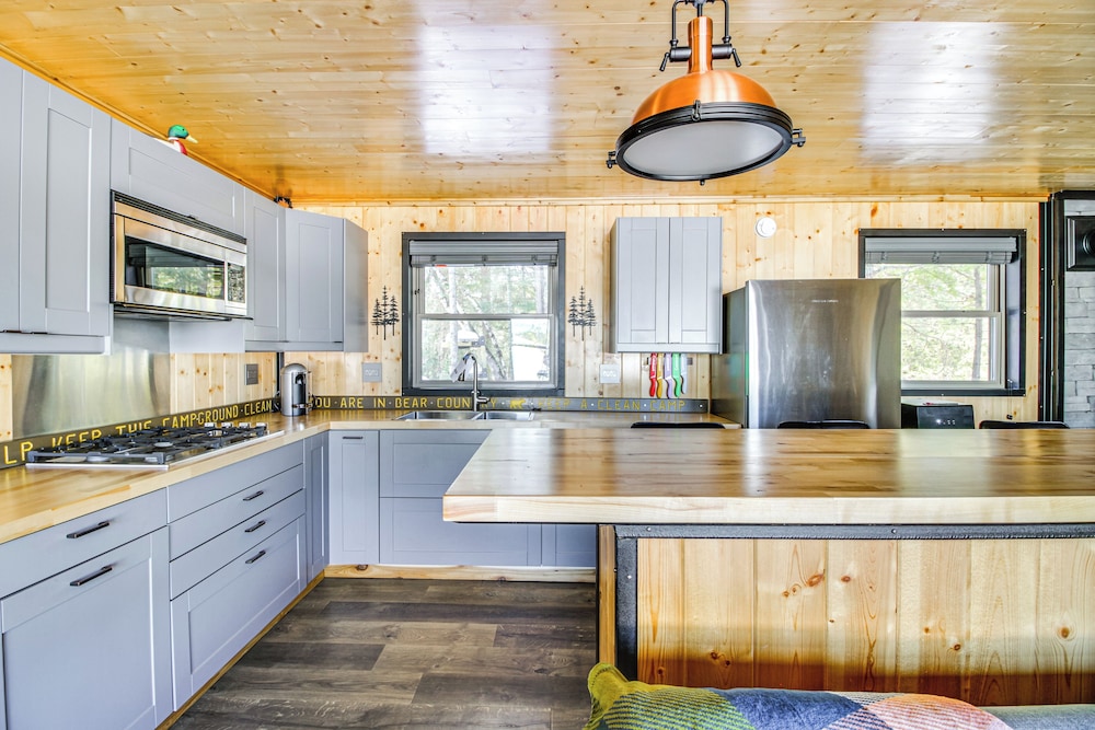 Lakefront Cabin on Lake Vermilion: Dock, Boat Lift