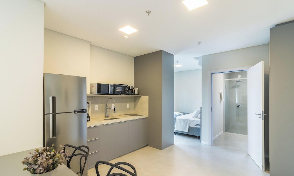 Your Exclusive Stay Just Steps From the sea in Meia Praia - FFS II