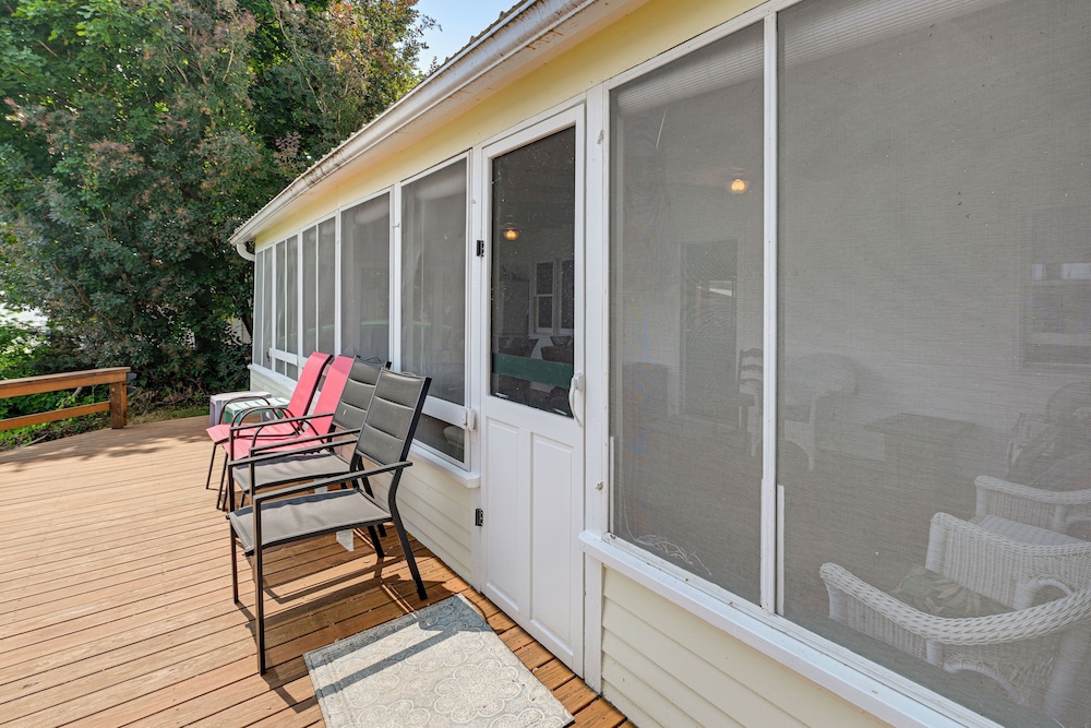 Dock & Rowboat: 'beechnut Bungalow' on Keuka Lake