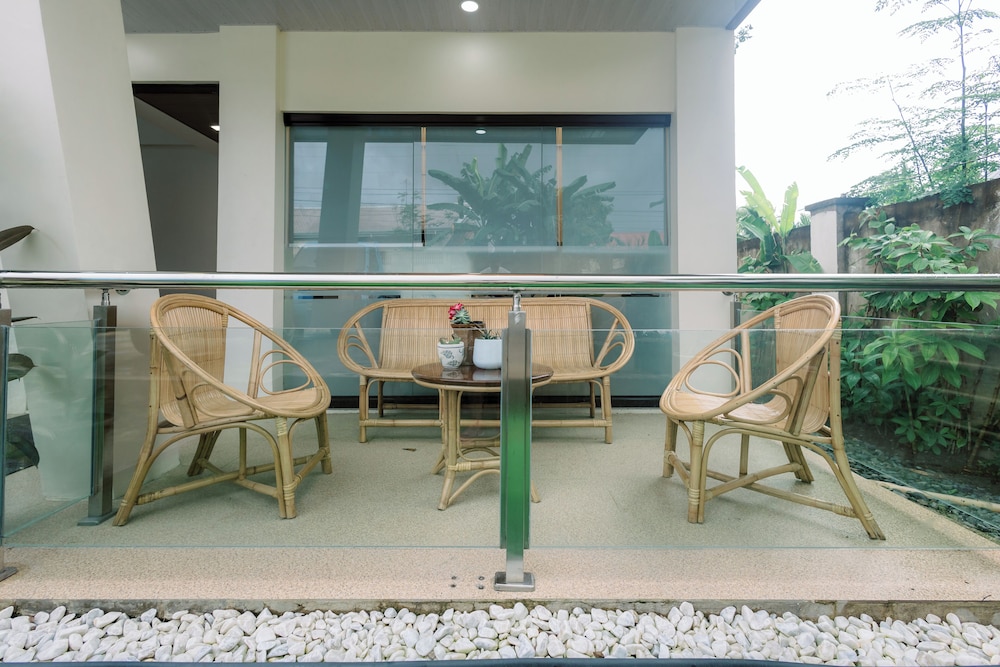 LOBOC RIVERSIDE INN and RESTAURANT
