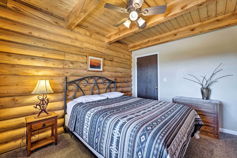 Cabin w/ Fire Pit, Views & Bbq: 18 Mi to Moab! view 4