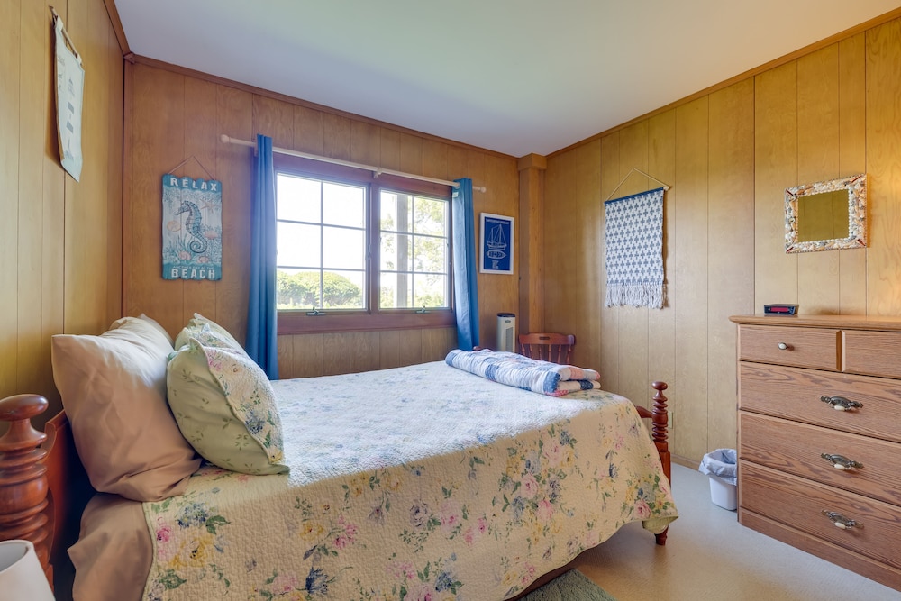 Home w/ Stunning Views in North Truro!