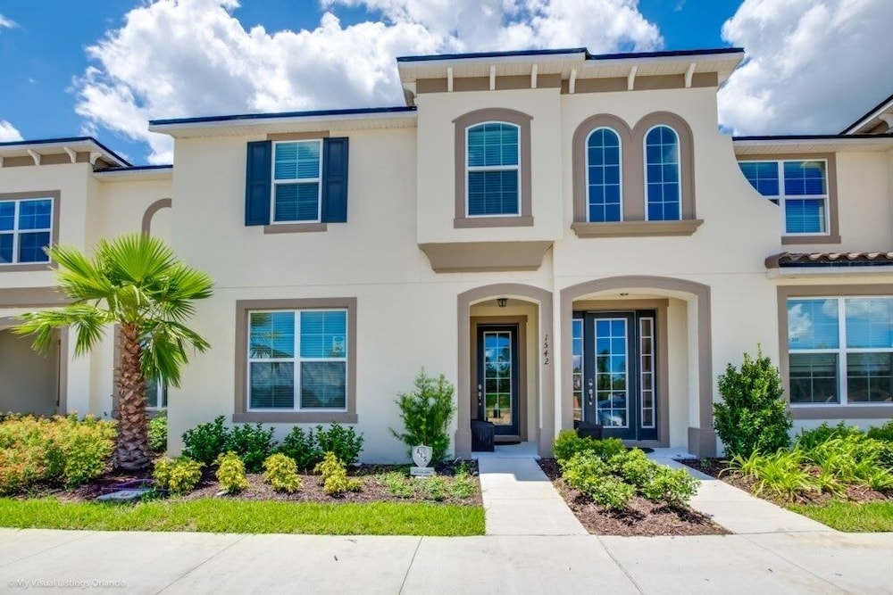 Orlando Newest Resort Community Town Home 5 Bedroom Townhouse by RedAwning