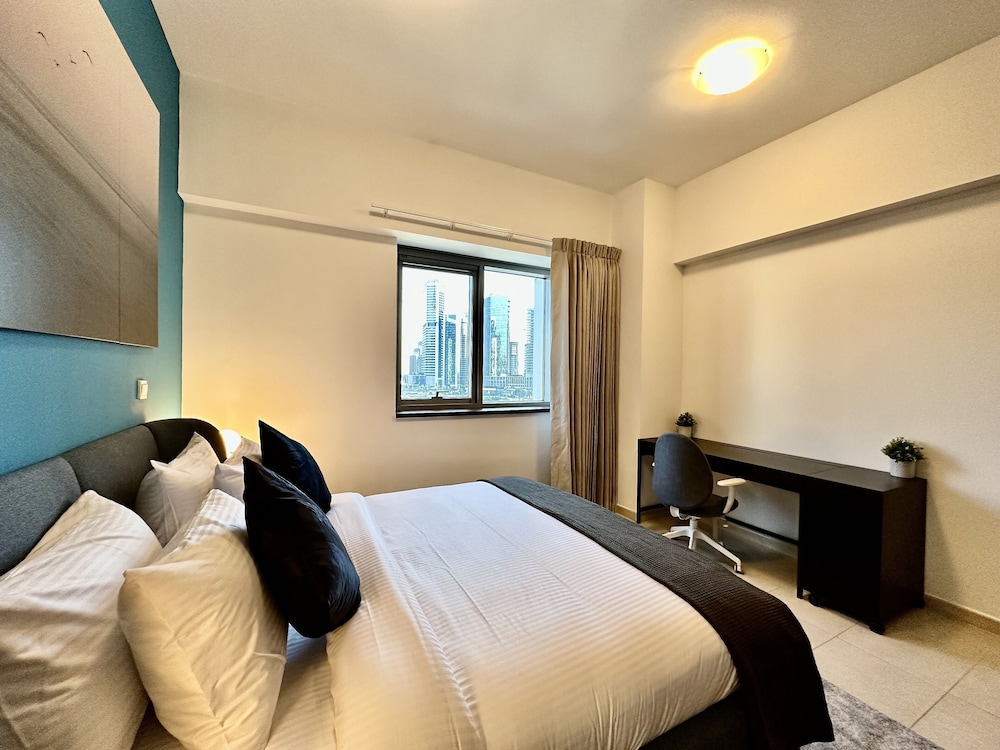 Lux BnB Executive Tower Business Bay