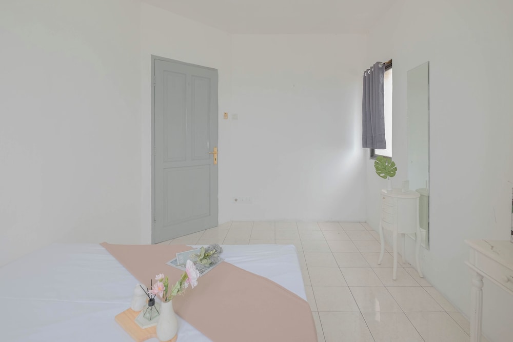 Homey And Simply Look 1Br Puri Garden Apartment