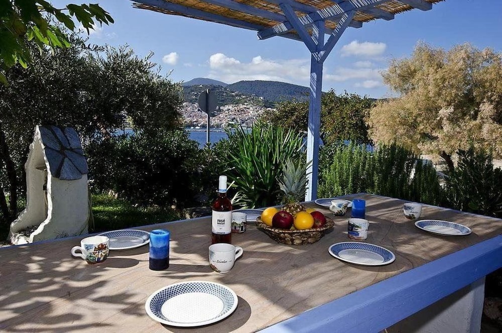 Karavos Sea View Apartments