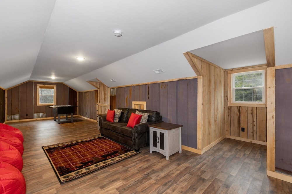 Boone Getaway Dog Friendly Hot Tub Fire Pit