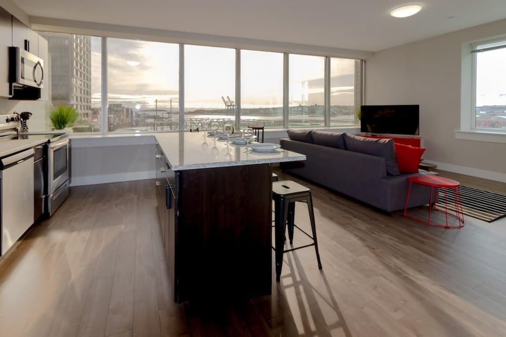 Saint John Vacations - The Best Rental in SJ w Parking Excellent Views Location - Property Image 12