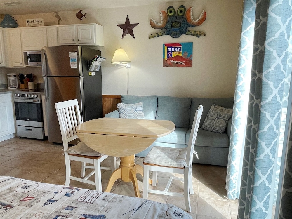 9 Nautical Nine Studio Bedroom Condo by RedAwning