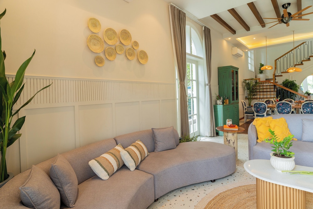 Esh Cottages Birch | Hillside 4-BHK Hideaway With Lush Garden, Common Pool, & Gaming Zone