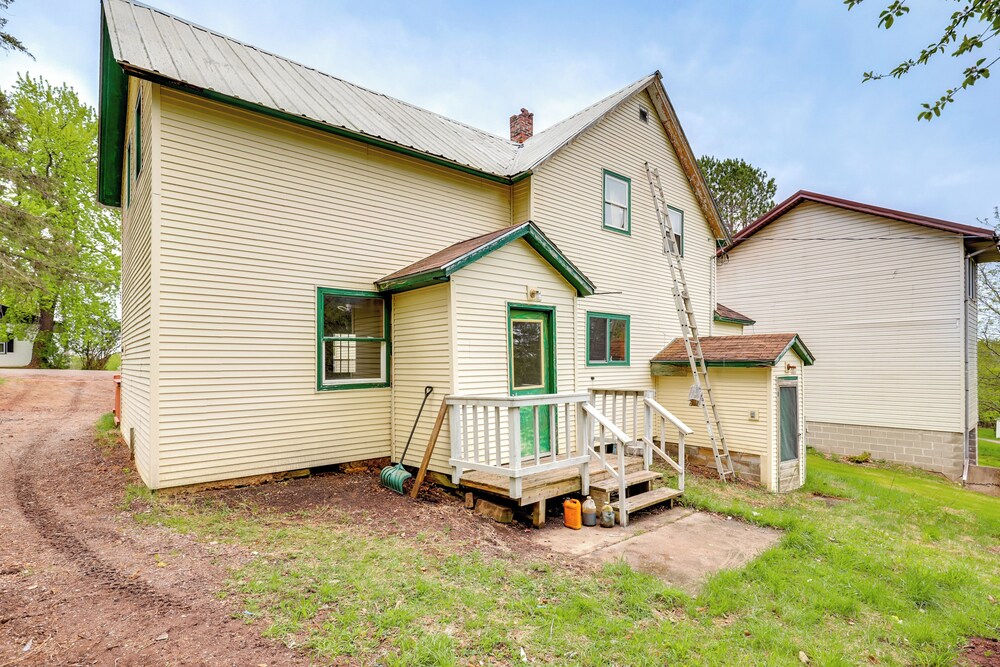4 Mi to Gordon Lake: Cozy Retreat in Glidden!