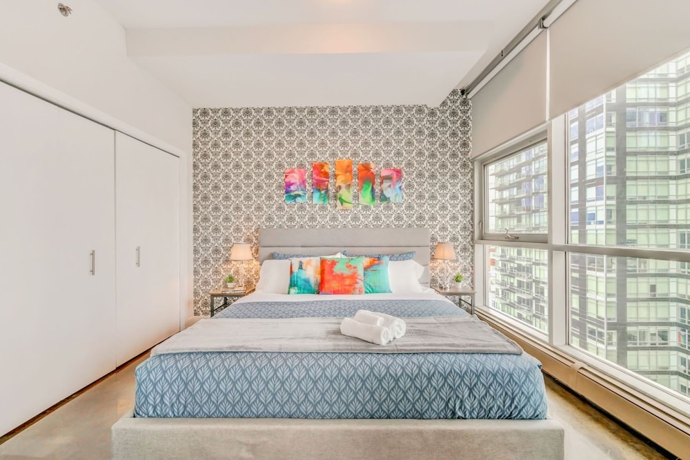 Luxury Condo With City Views Near Stampede Park