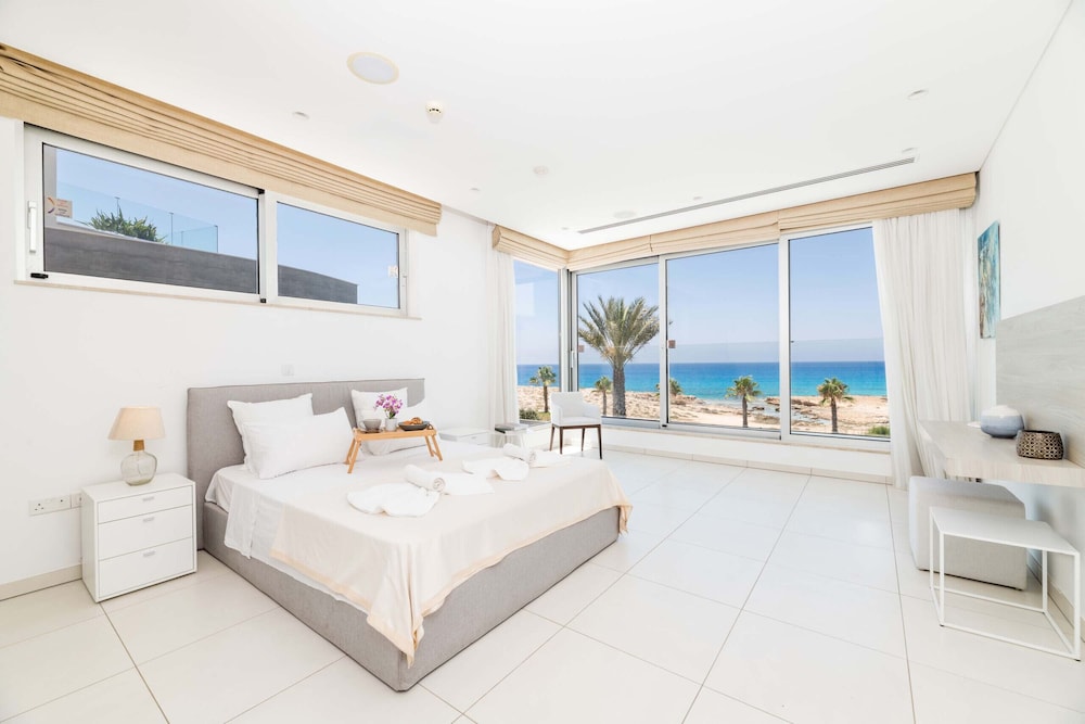 Vivo Mare Panorama Beachfront Villa