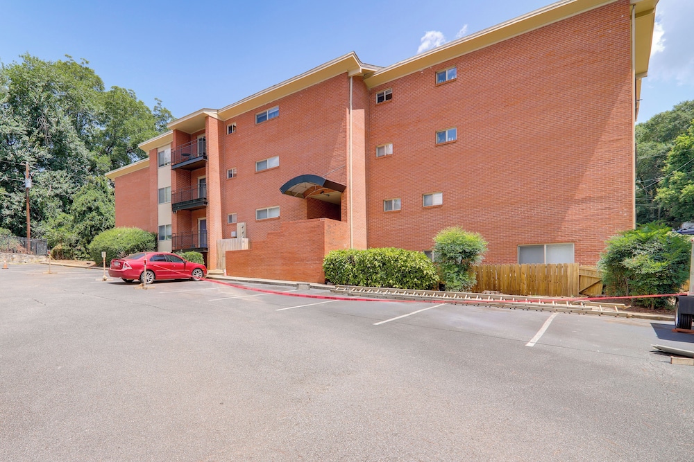 1 Mi to Dtwn & Uga: Condo w/ Pool in Athens!