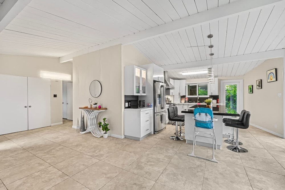 Entire 3br House With Playground